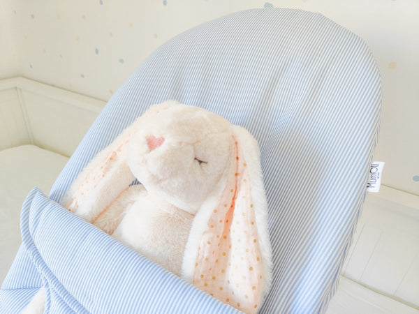 Beecozie - Funda Babybjorn de flores rosa con la bebe mas